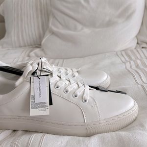 Banana Republic Men’s white sneakers